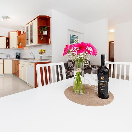 Apartments Sandra Ровинь Экстерьер фото