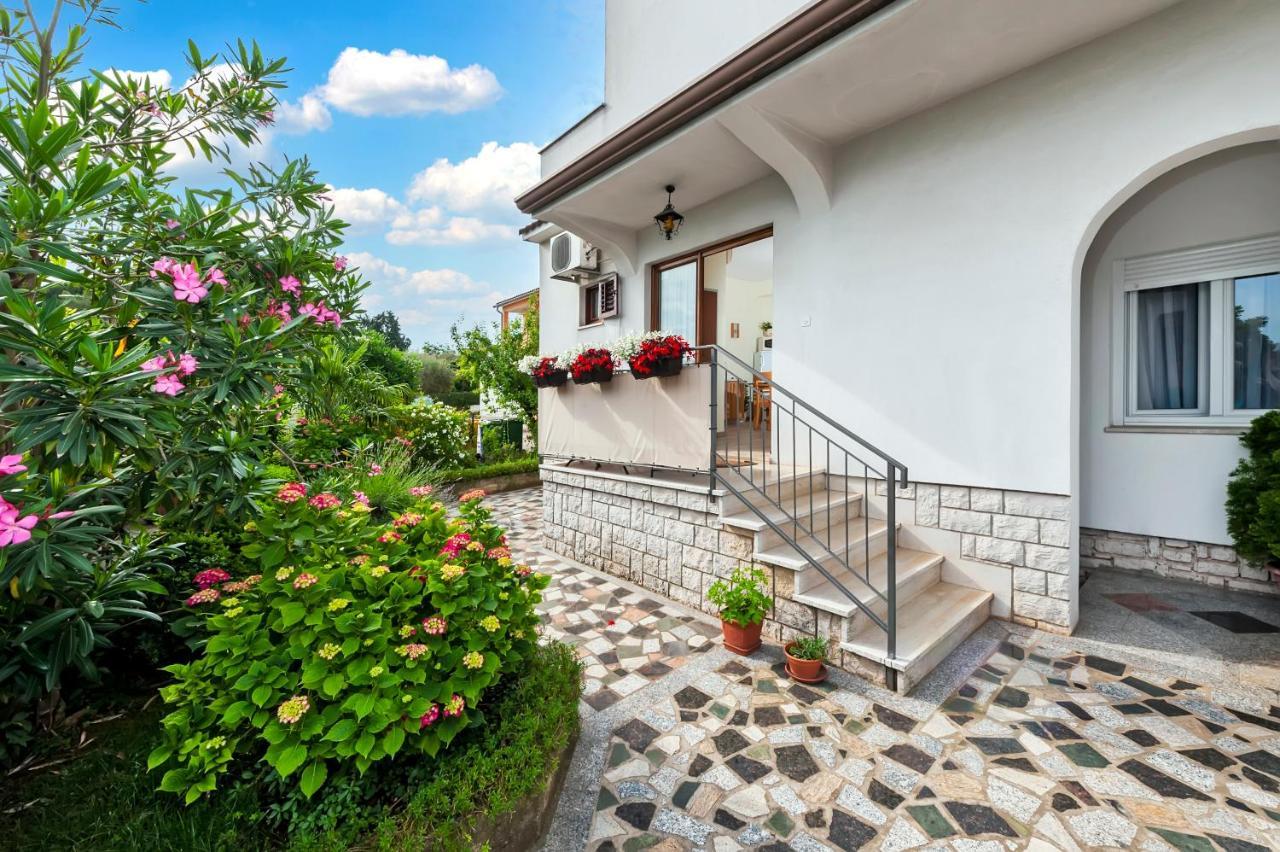 Apartments Sandra Ровинь Экстерьер фото