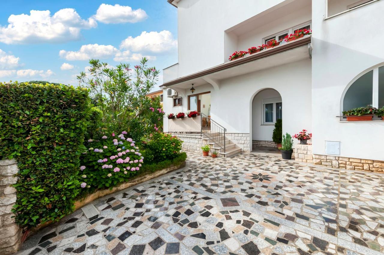 Apartments Sandra Ровинь Экстерьер фото