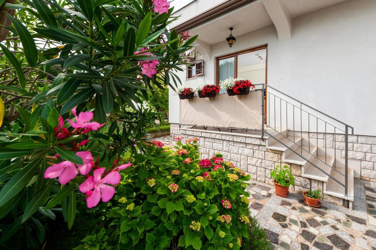 Apartments Sandra Ровинь Экстерьер фото