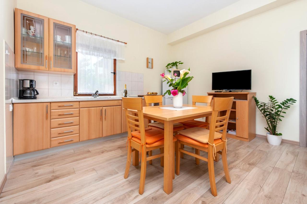 Apartments Sandra Ровинь Экстерьер фото