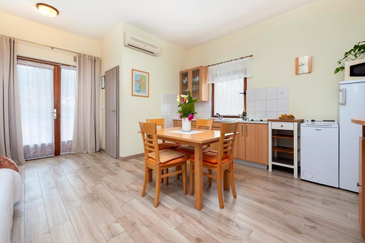 Apartments Sandra Ровинь Экстерьер фото