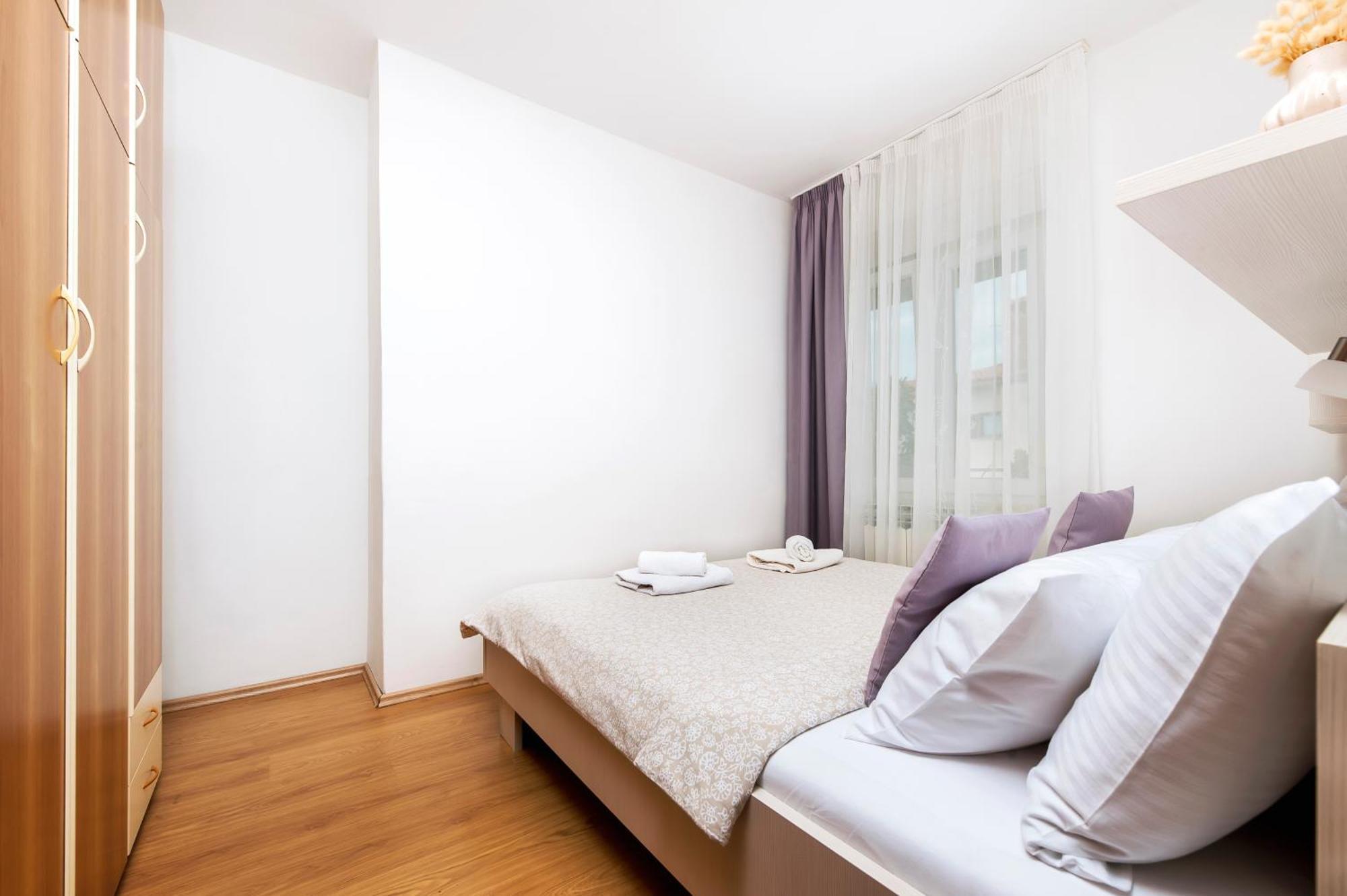 Apartments Sandra Ровинь Экстерьер фото
