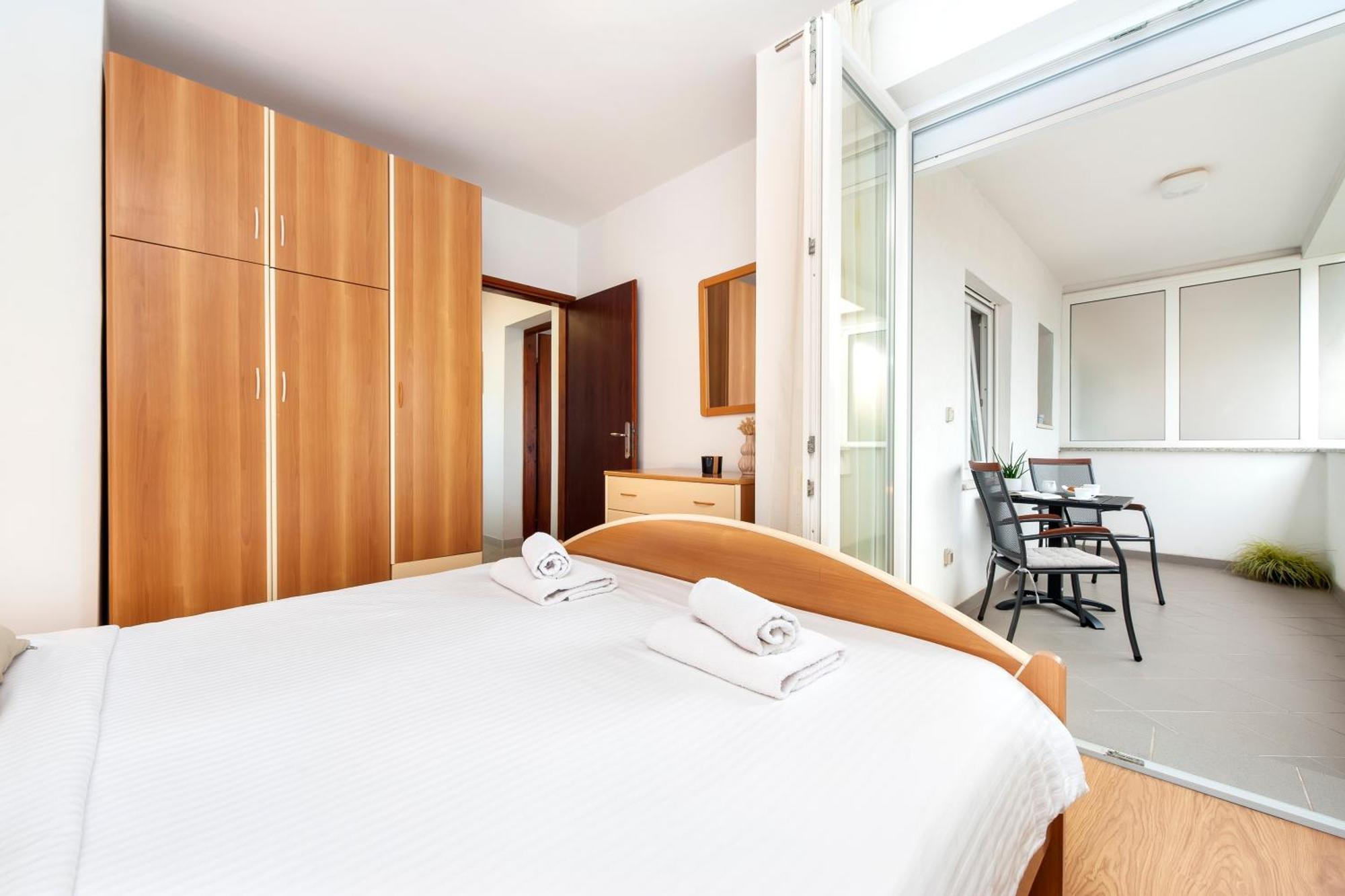 Apartments Sandra Ровинь Экстерьер фото