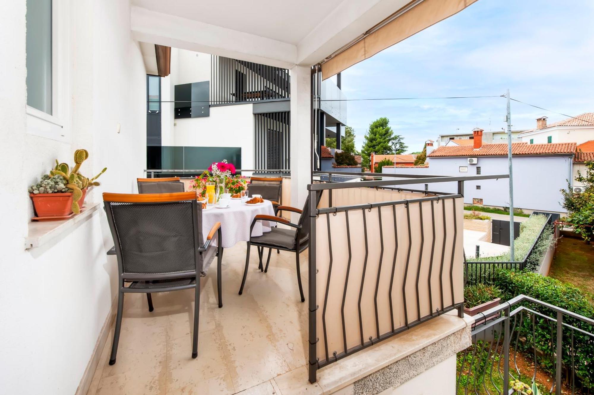 Apartments Sandra Ровинь Экстерьер фото