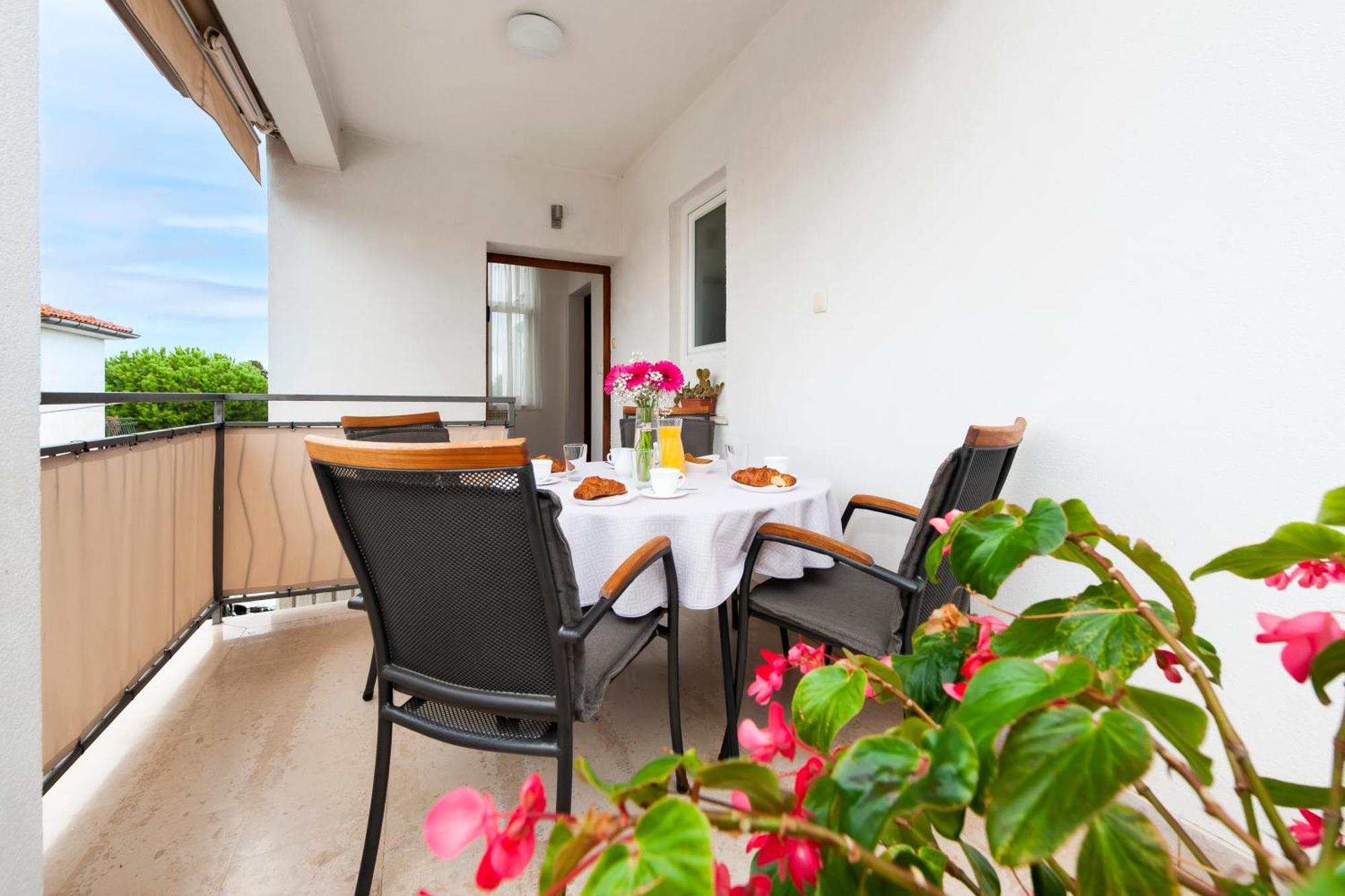 Apartments Sandra Ровинь Экстерьер фото