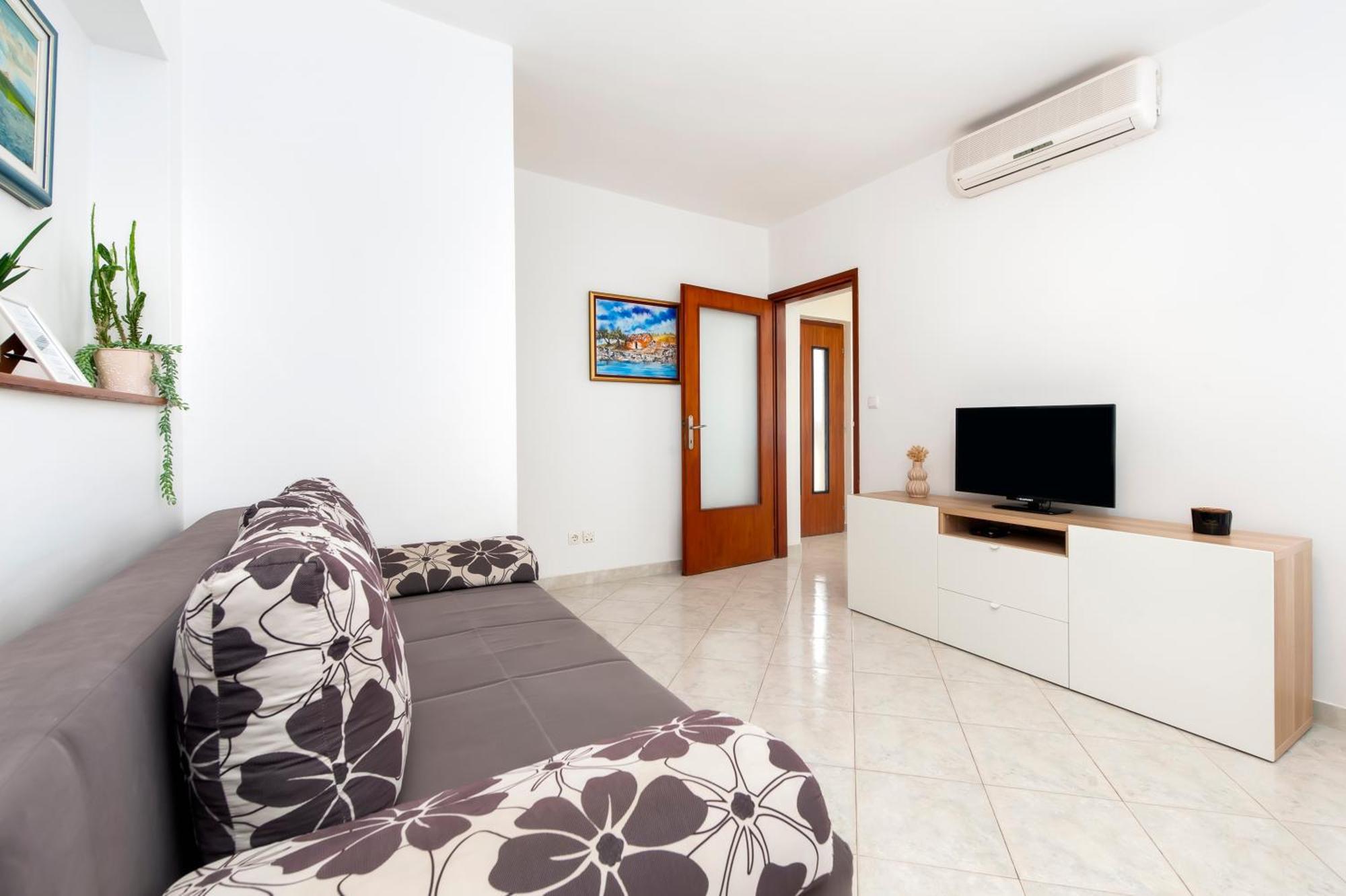 Apartments Sandra Ровинь Экстерьер фото