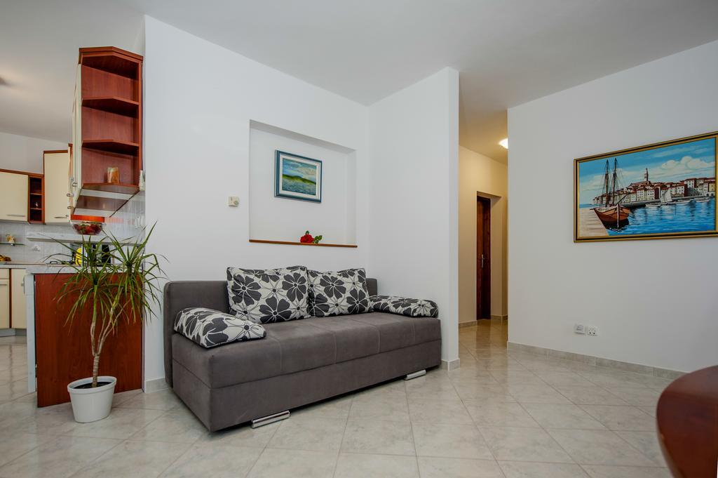 Apartments Sandra Ровинь Экстерьер фото