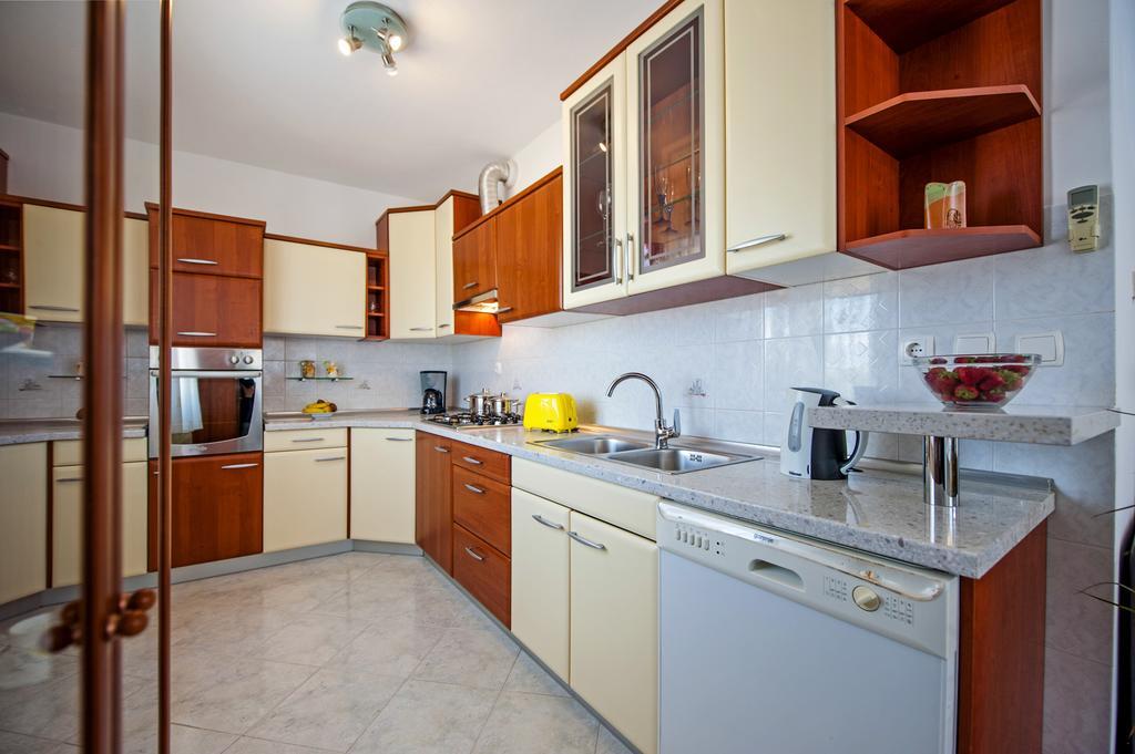 Apartments Sandra Ровинь Экстерьер фото