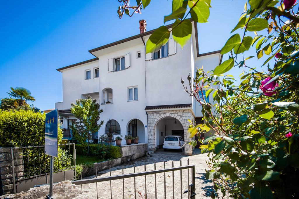 Apartments Sandra Ровинь Экстерьер фото