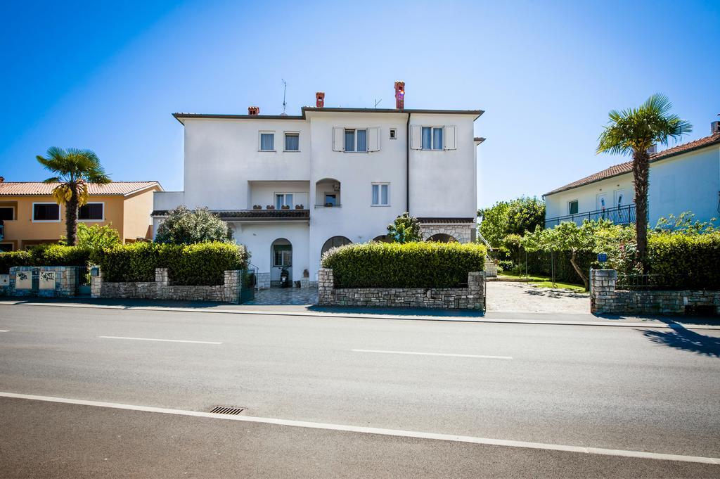 Apartments Sandra Ровинь Экстерьер фото